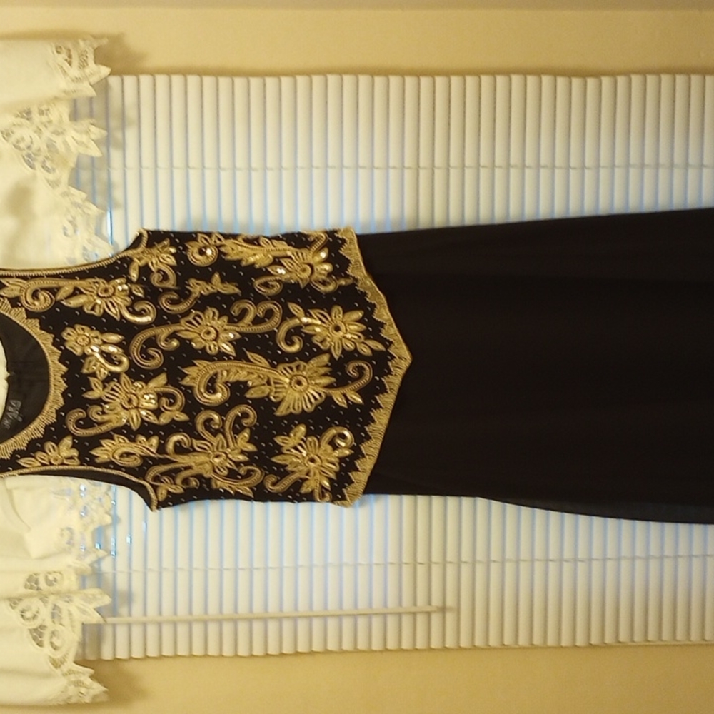 JKARA NewYork Formal Gown Embellished Sequence dress size 12